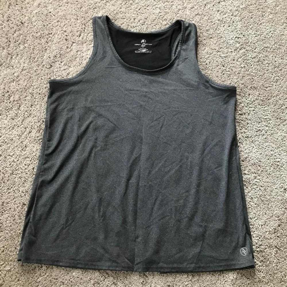 Adrienne Vittadini Sport women’s large athletic tank top